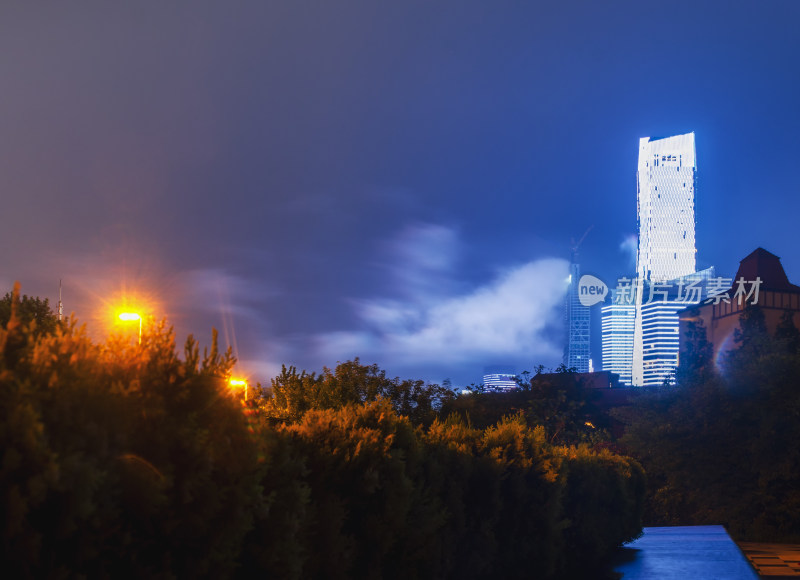 青岛市中心最高楼海天中心夜景