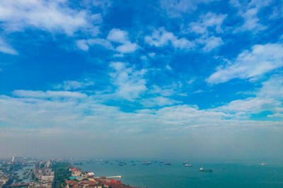 广西北海城市风光蓝天白云航拍摄影图