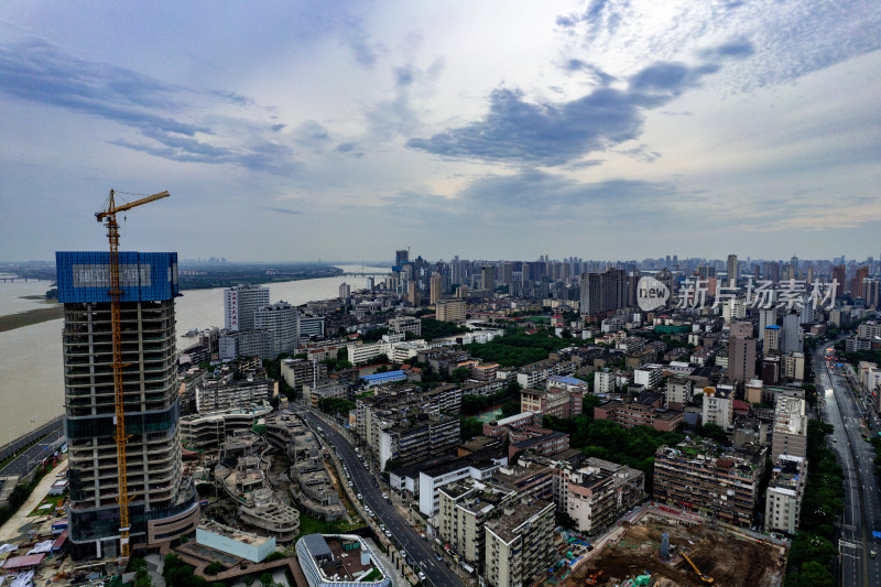 江西南昌八一大桥及周边建筑航拍图