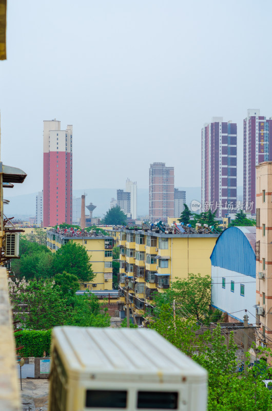 城市居民区与高楼景观