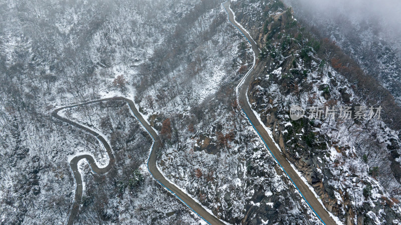 冬天雪后大山公路交通航拍