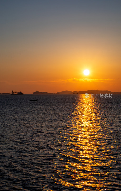 山东烟台东山栈桥海上日出海天相接一色景观