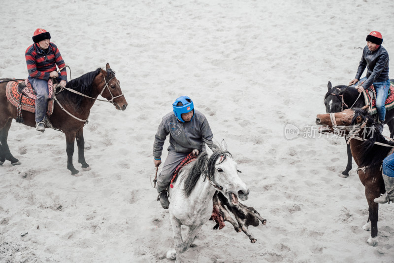 新疆南疆塔什库尔干骑马的人