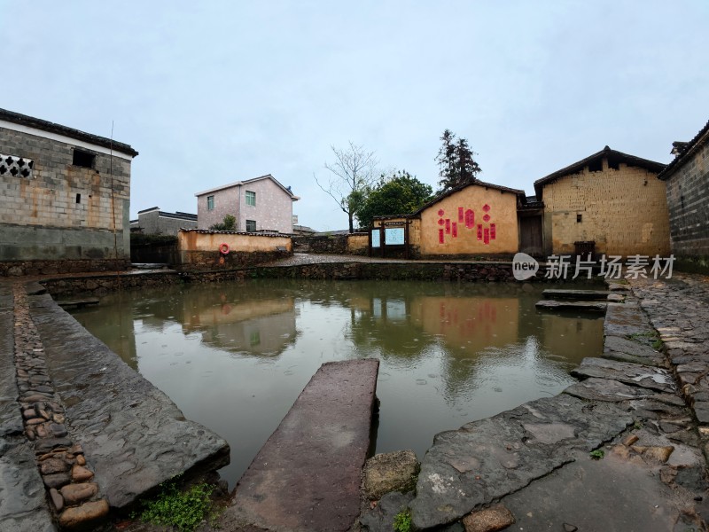 雨中竹桥古村