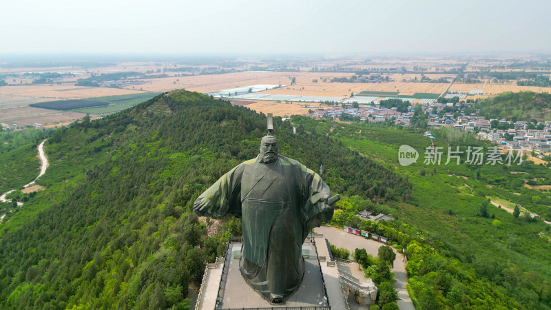 航拍河南商丘大汉雄风景区刘邦像