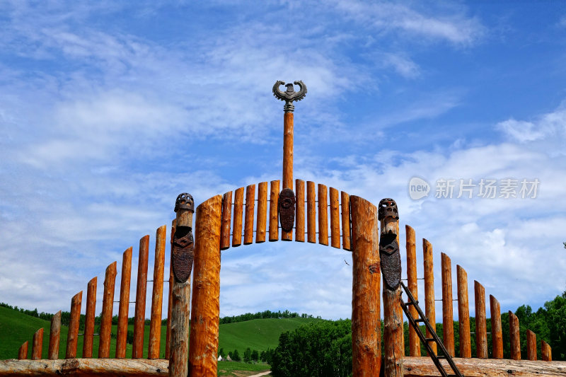 呼伦贝尔蒙兀室韦民族文化园营寨大门