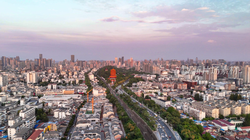 晚霞中的武汉城市风光航拍图