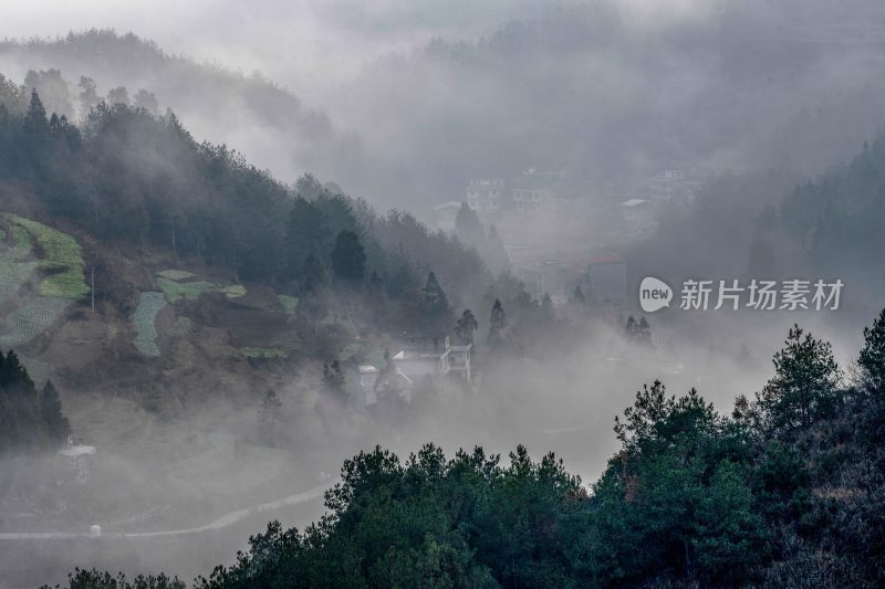 重庆酉阳：晨曦中的村庄