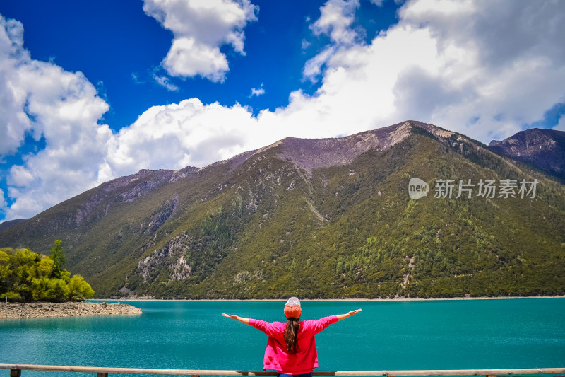 西藏林芝巴松措山水自然风景