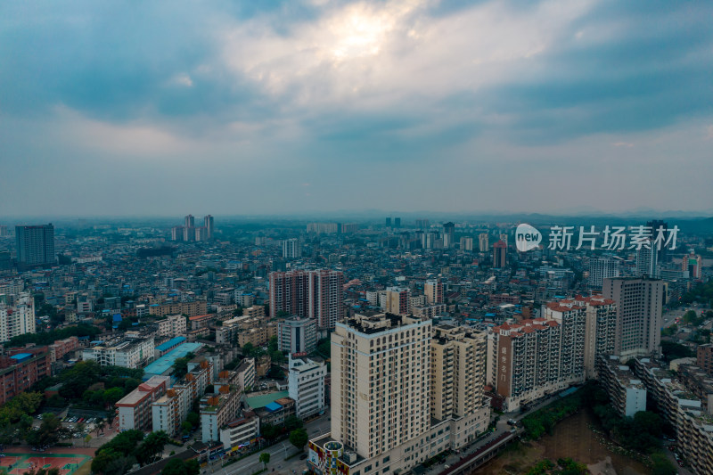 广西钦州城市高楼建筑航拍摄影图