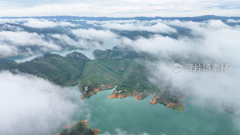 雾气缭绕的山水画卷 湖泊  云海