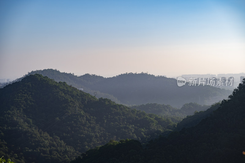 广东中山五桂山狮头山俯瞰长江水库日出风光