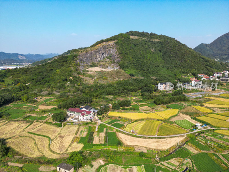 航拍青山乡村稻田风光