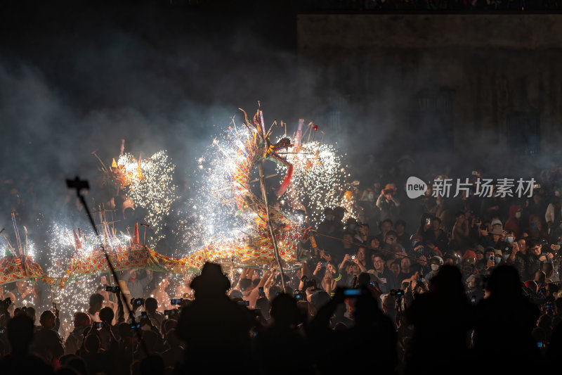 广东梅州中国非遗顺丰火龙狂舞夜焰火龙腾