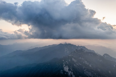 航拍大山云彩