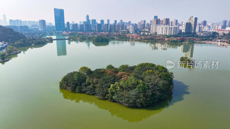 湖面岛屿风景航拍图