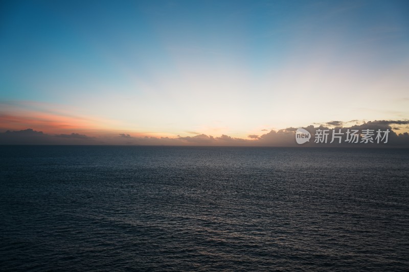 海面上的日出日落