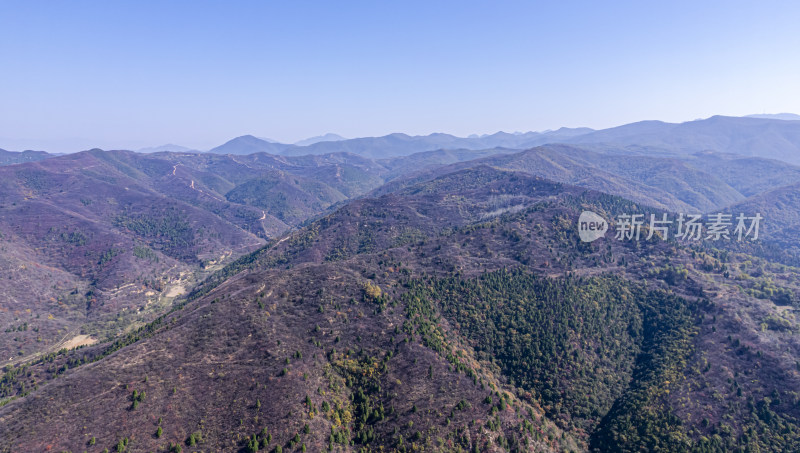 河南三门峡连绵山峰自然风光航拍摄影配图