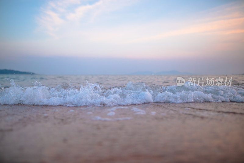 海边沙滩海浪浪花