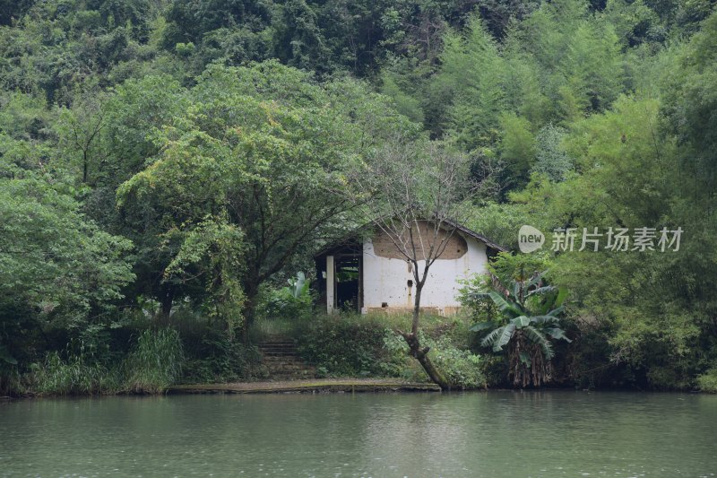 广东韶关：水上丹霞游船锦江沿岸风景