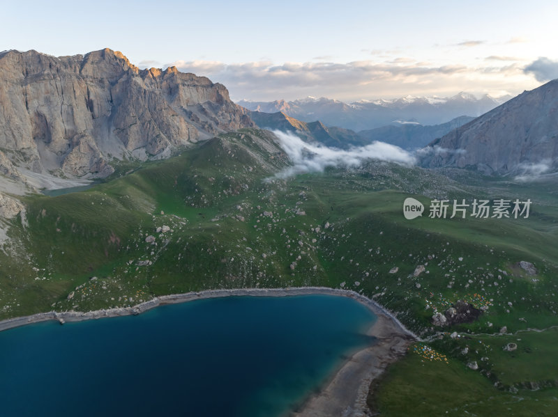 新疆北疆夏季乌孙古道天堂湖徒步高空航拍