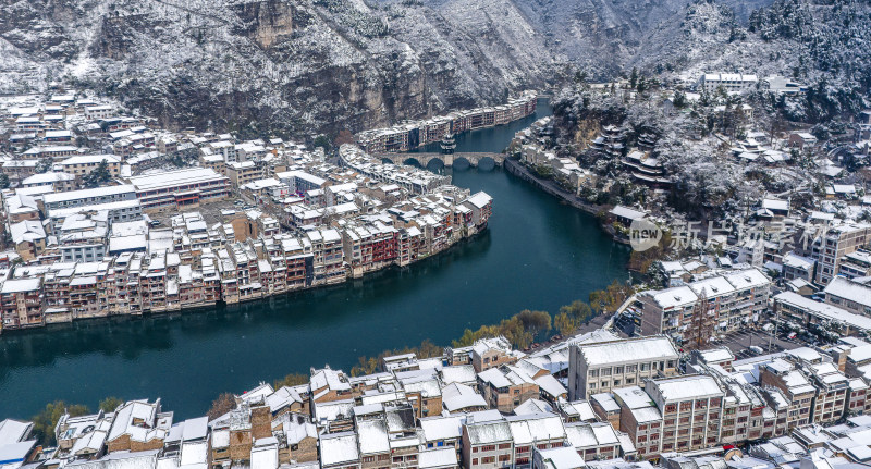 航拍东方威尼斯镇远古城雪景