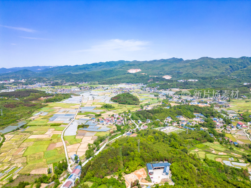 美丽乡村山川丘陵乡村田园农田航拍图