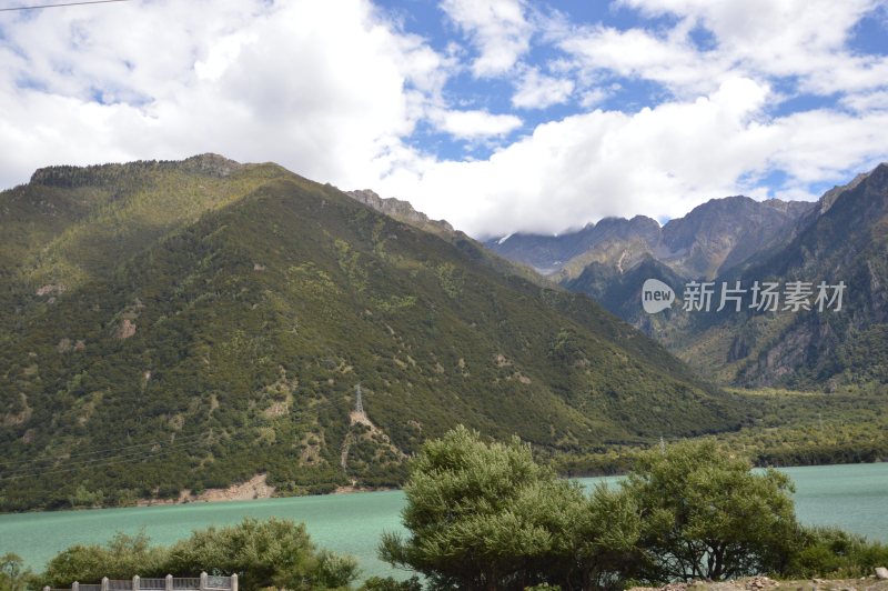 西藏巴松措景区风景