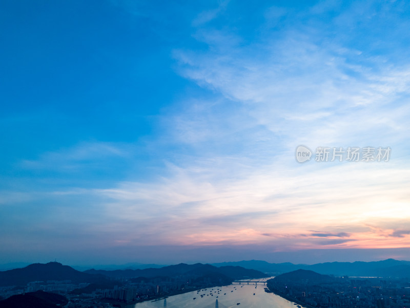 肇庆城市夕阳晚霞航拍图