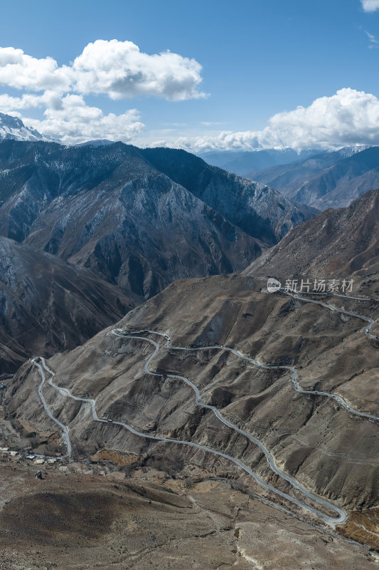 西藏昌都高原七十二拐盘山公路