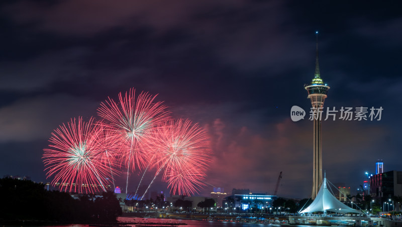 澳门夜景烟花与澳门塔景观