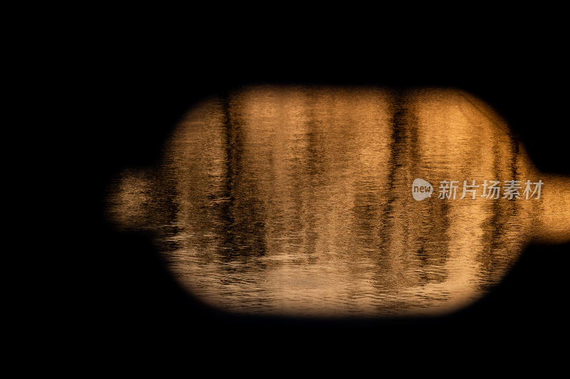 水面倒影抽象光影效果