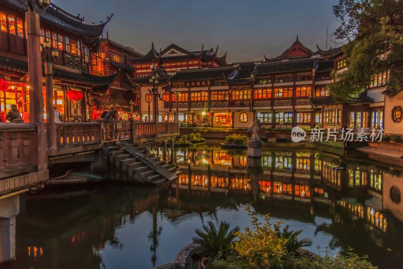 上海豫园古建筑夜景