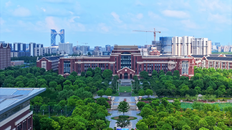 航拍上海临港 临港新片区  上海建桥学院