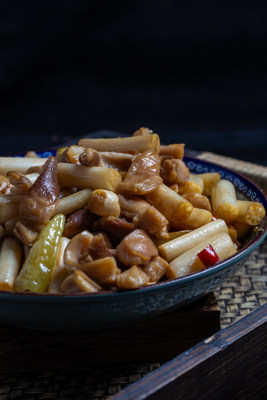 中式餐饮美食猪肚炒藕苗