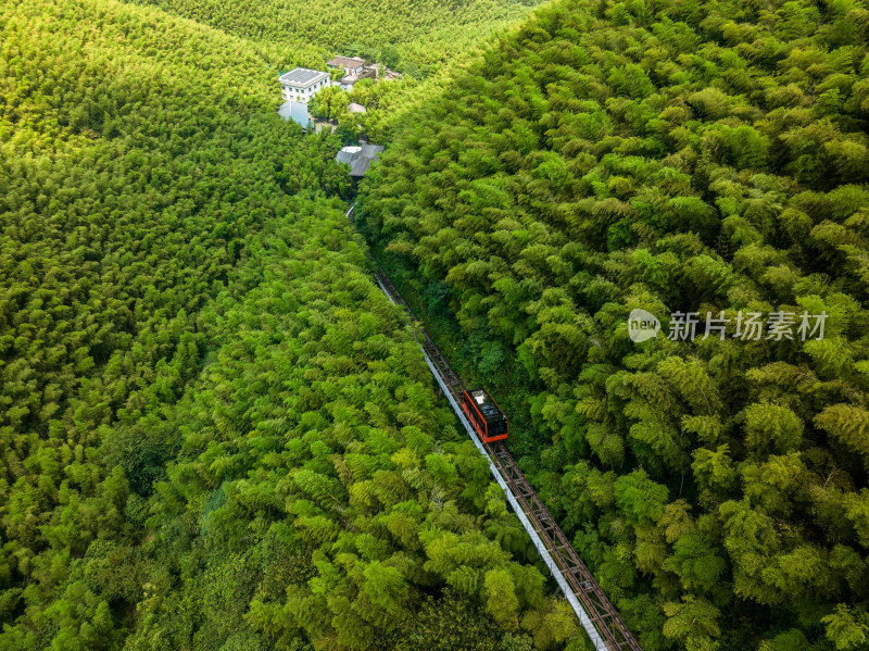 夏季航拍常州溧阳天目山南山竹海景区小火车