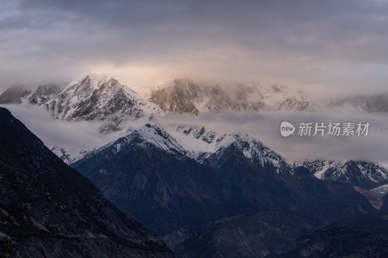 西藏林芝索松村南迦巴瓦峰雪山云海之巅