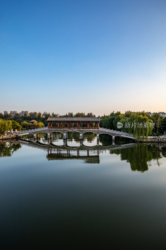 山东德州董子园风景区黄昏景点景观