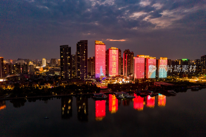 湖北襄阳汉江凤雏大桥夜景航拍图