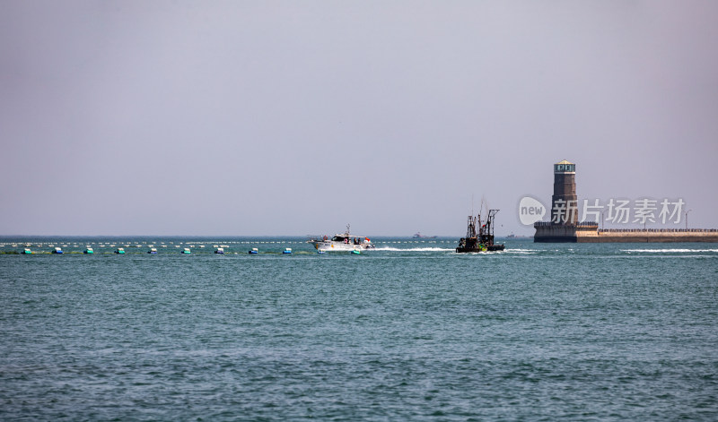 山东日照灯塔海滨海滩海天自然景观