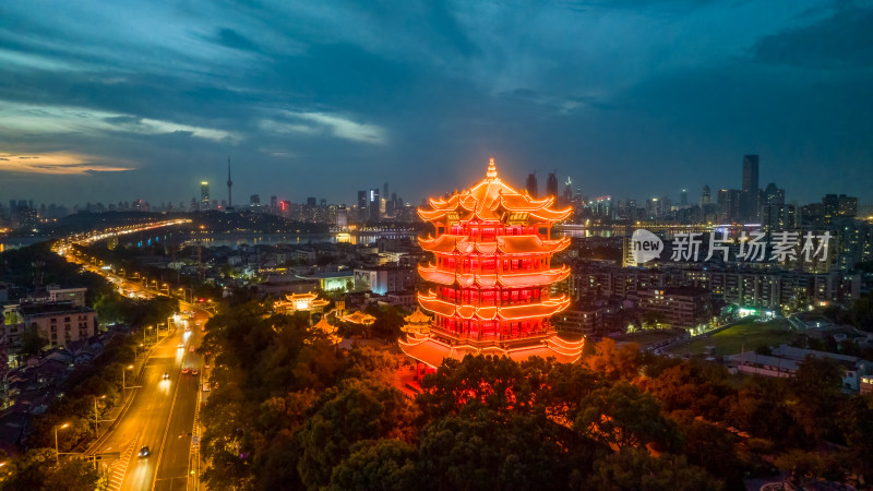 中国湖北武汉黄鹤楼傍晚及夜晚航拍