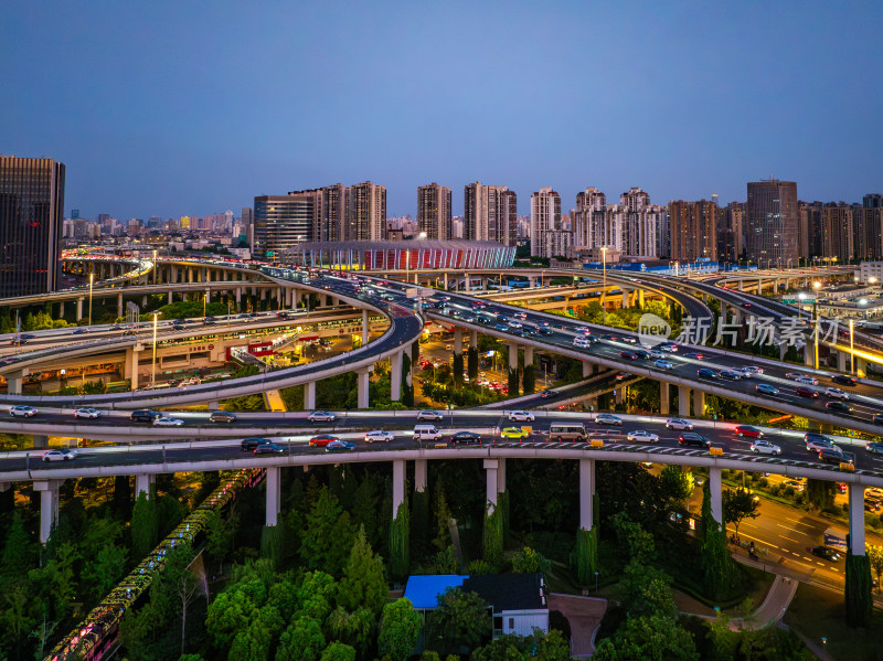 航拍上海汶水路立交桥城市晚高峰车来车往