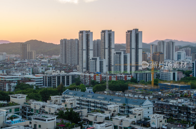 福建省福州乌山风景区俯瞰黄昏城市天际线