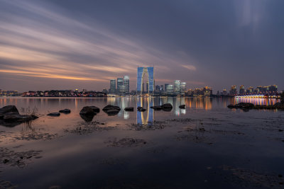 江苏苏州金鸡湖东方之门CBD日落夜景