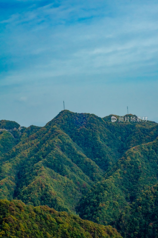 河南洛阳白云山风景区连绵的山峰