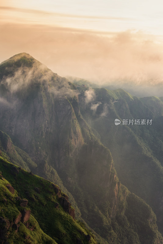 江西萍乡武功山高山草甸日出自然风光