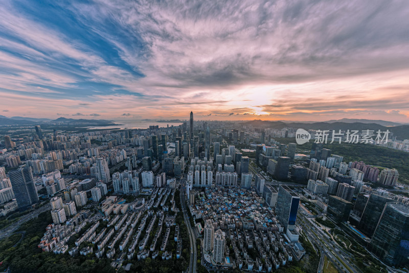 航拍夕阳下的城市摩天大楼