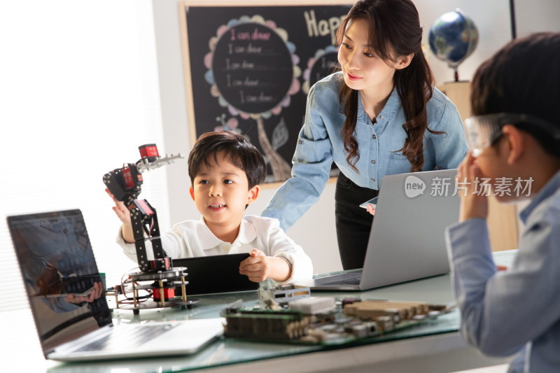 小学生学习机器人编程