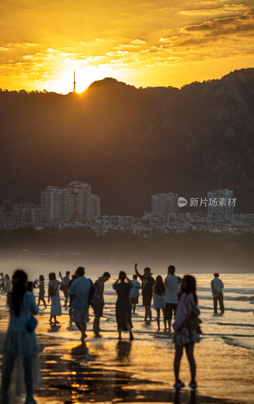 山东青岛崂山区石老人风景区海边日出景观