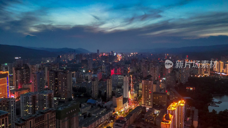 青海西宁蓝调时刻夜幕降临夜景航拍图